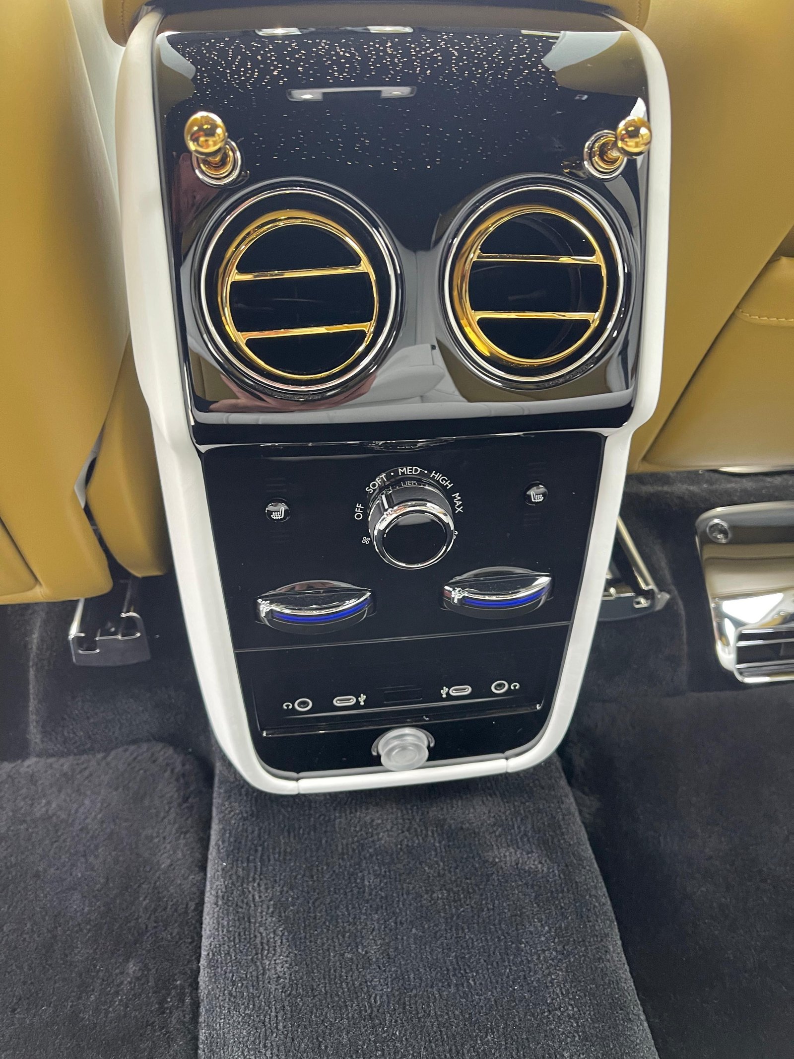 Rolls-Royce Cullinan — photo 11